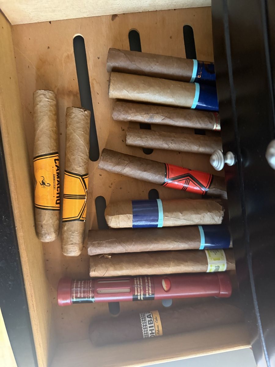 Zigarren: Humidor mit Zigarren – Gebraucht aus Riehen von Elea13 3