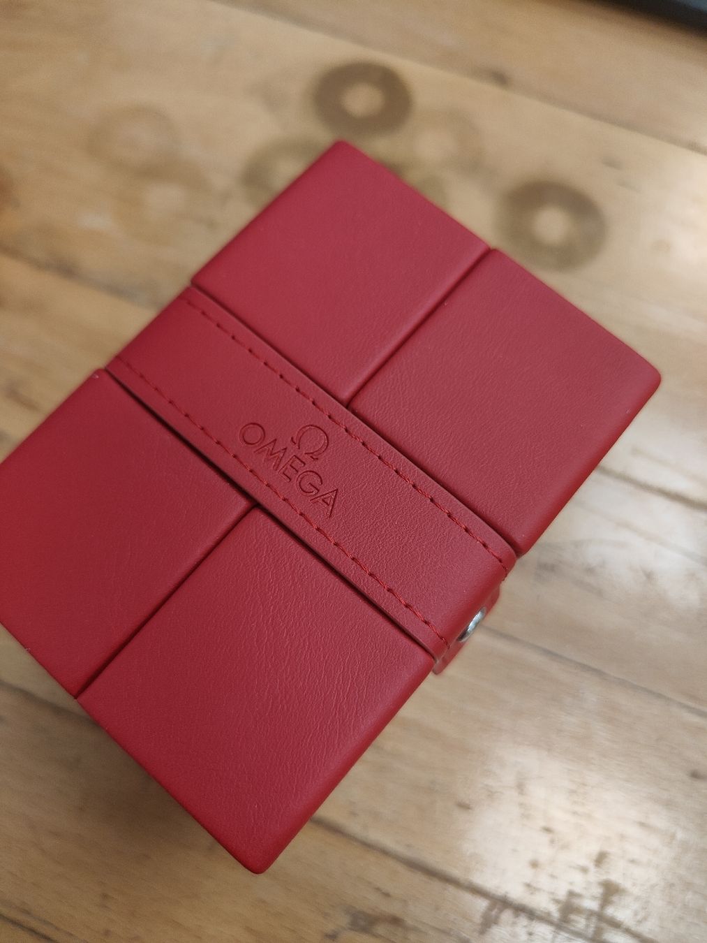Omega Uhren: Omega Box – Neu und originalverpackt aus cham von  2