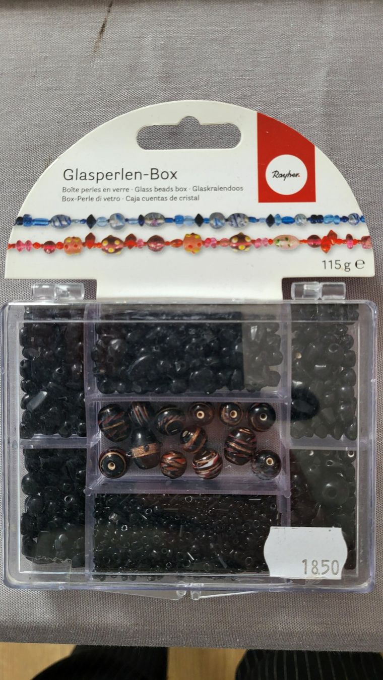 Perle (finte): Rayher Glasperlen-Box, viele schwarze Perlen neu – Nuovo (secondo la descrizione) da Strengelbach venduto da maskil