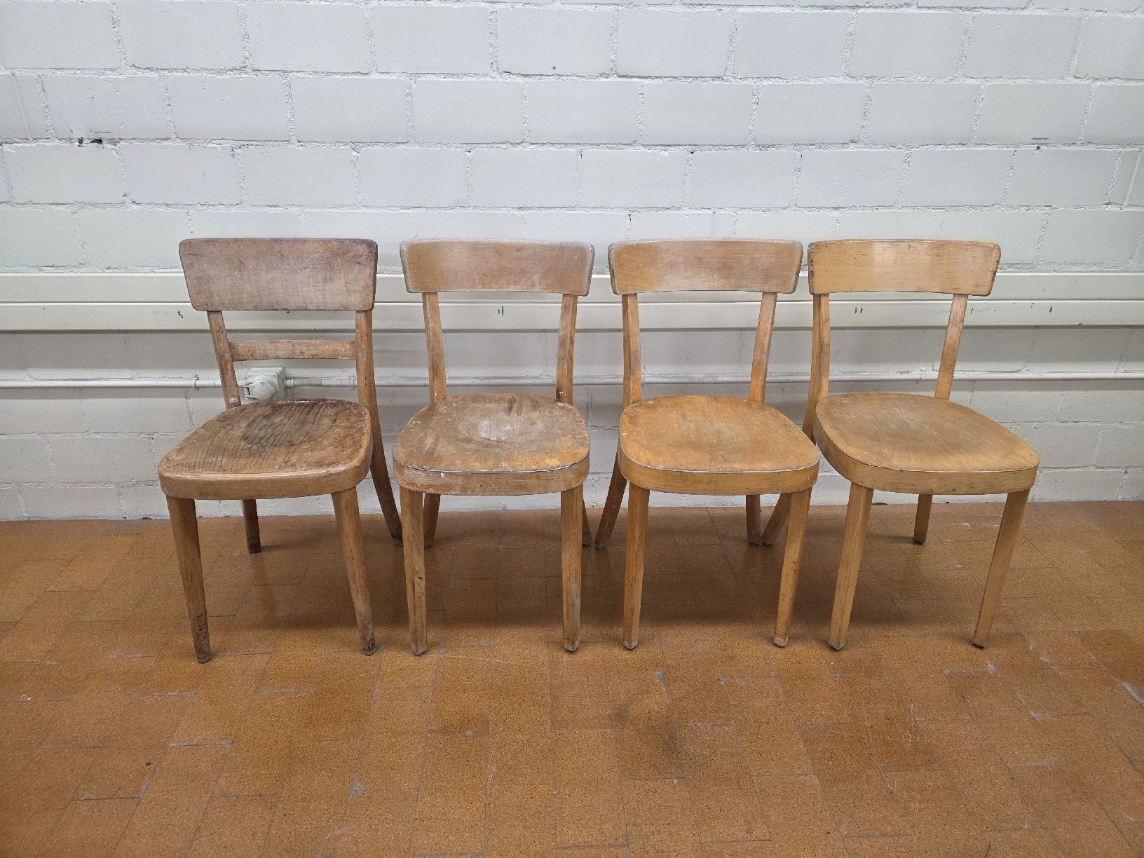 Horgen Glarus Sedie: klassische Vintage Stühle Horgenglarus – Usato da Lichtensteig venduto da Usedinstorecom 1