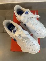 Baskets neuves Nike blanches et bleues femme 37,5