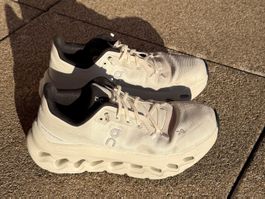 ON Schuhe Cloudtilt Grösse 37.5 weiss