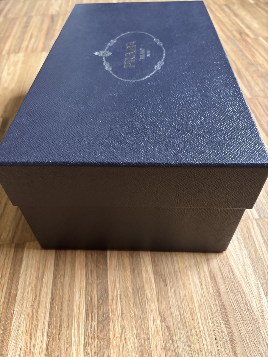 Lotti di vestiti: Prada Box. Neu! – Nuovo (secondo la descrizione) da Luzern venduto da lor_x8hx 2