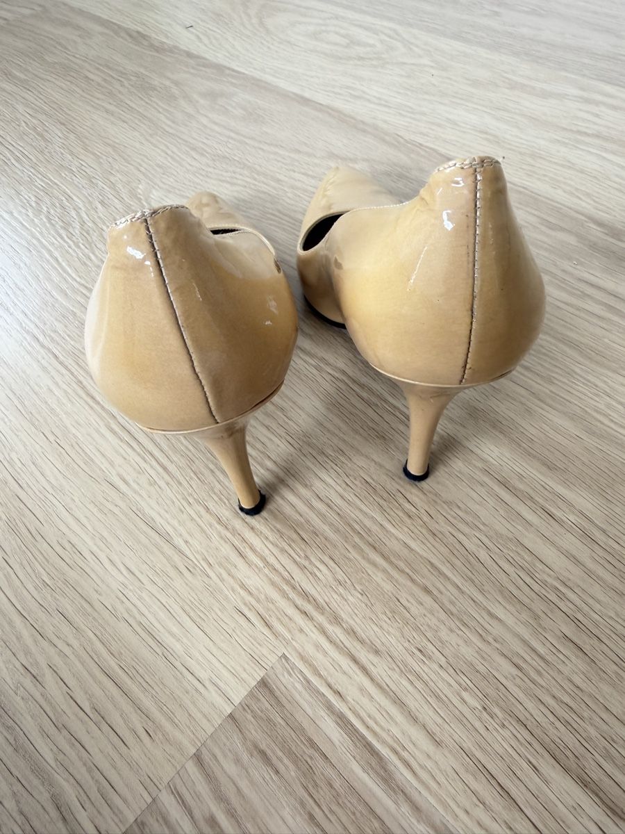 Stuart Weitzman Damenschuhe: Stuart Weitzman Pumps Lackleder  Gr. 39 – Gebraucht aus Killwangen von was.sharp 2