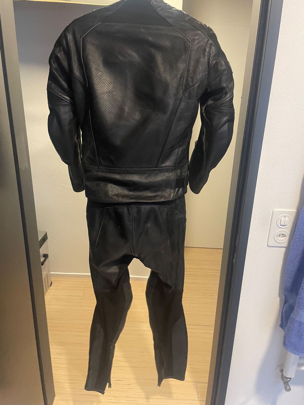 Lots de vêtements: Lederkombi – D'occasion à Chur par jul_d7x2 2