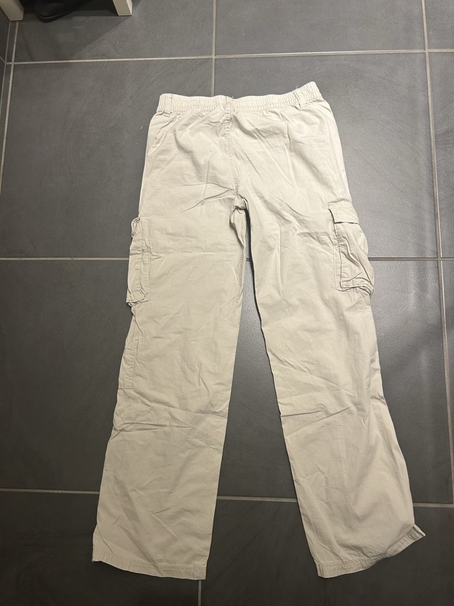 H&M Pantaloni: Damen Cargo Hose  – Usato da Niederurnen venduto da hee_s95t 2