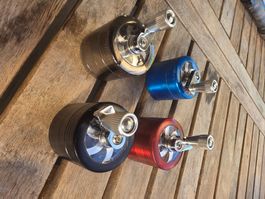Kräuter Grinder in verschiedenen Farben