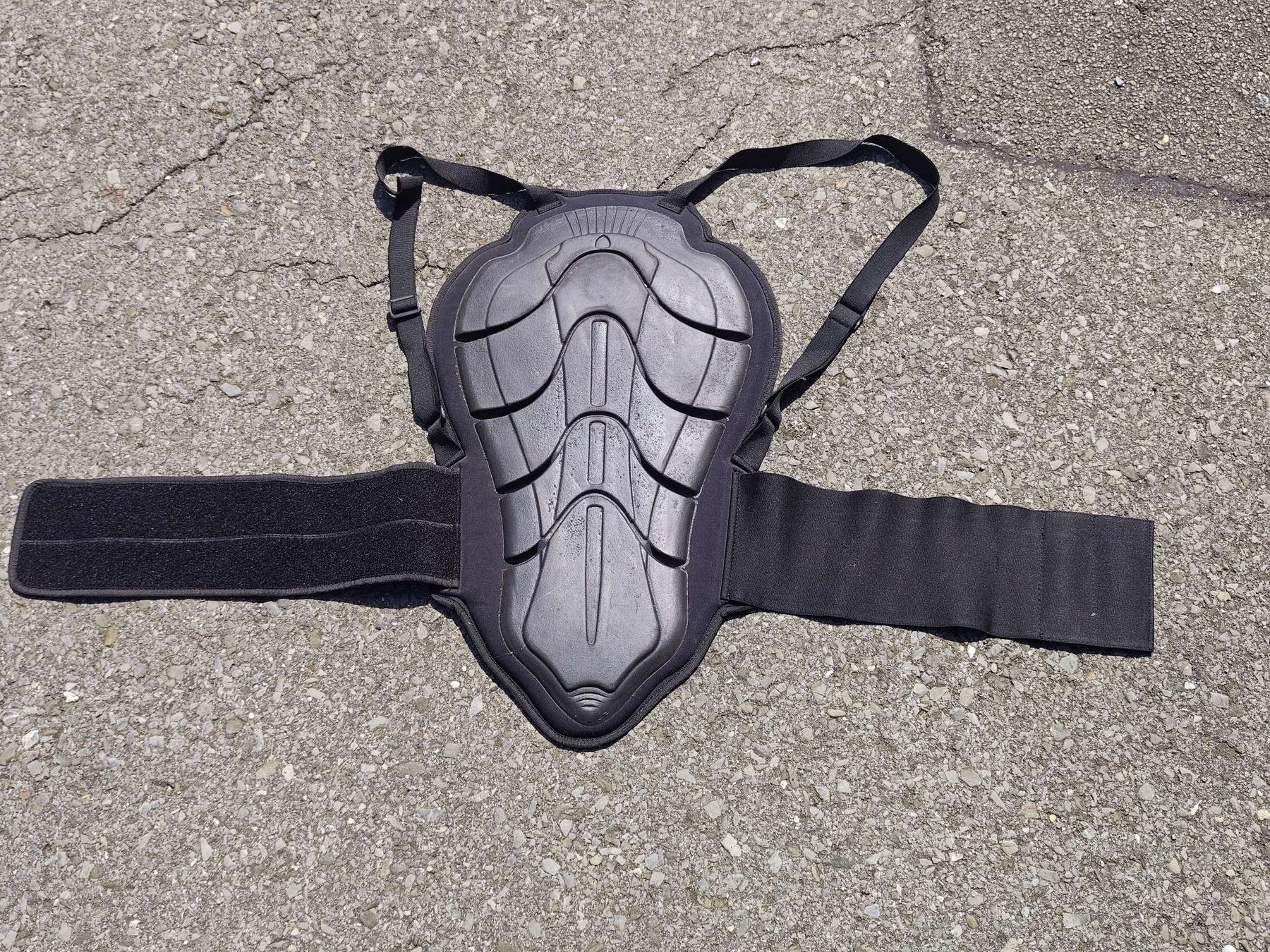 Protections: Motorcycle Back Protector Adjustable Black Size Universal  – D'occasion à Flüelen par Dermudas