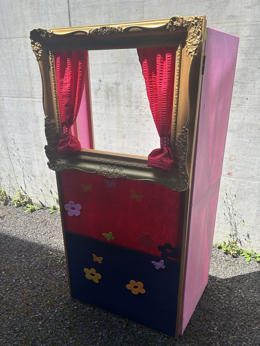 Giocattoli: Kasperlitheater  / Puppenspiel – Usato da Luzern venduto da Brunello123