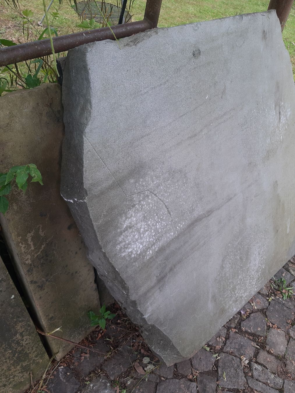 Pietre & tegole: Grosse Sandsteinplatte ca. 90 x 90 x 9.5cm – Usato da Volketswil venduto da bauteilverwerter 6