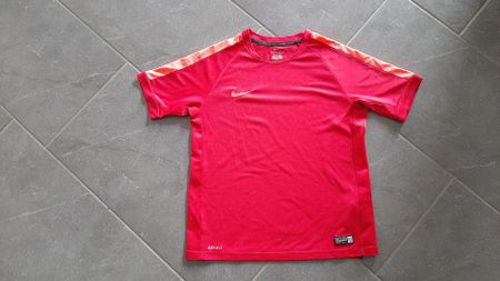 Nike T-Shirt Grösse L/146-158/12-13J.