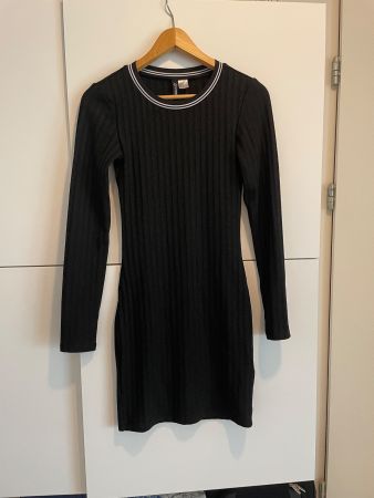 Robe noire moulante taille XS/S Divided