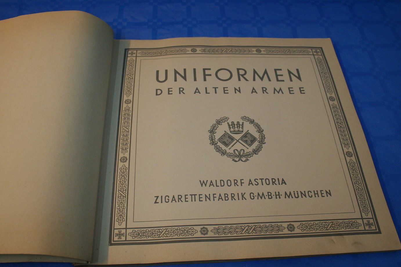 Libri: Uniformen der Alten Armee – Usato da Wettingen venduto da zibi137 1