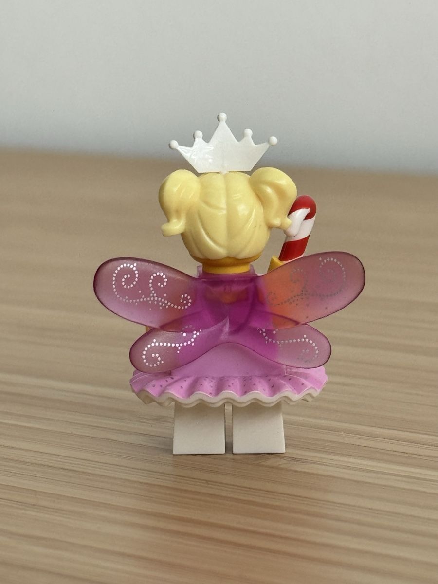 Lego Statuette: Lego Minifigur Mädchen mit Flügeln – Usato da Neuhausen am Rheinfall venduto da Laghi 1