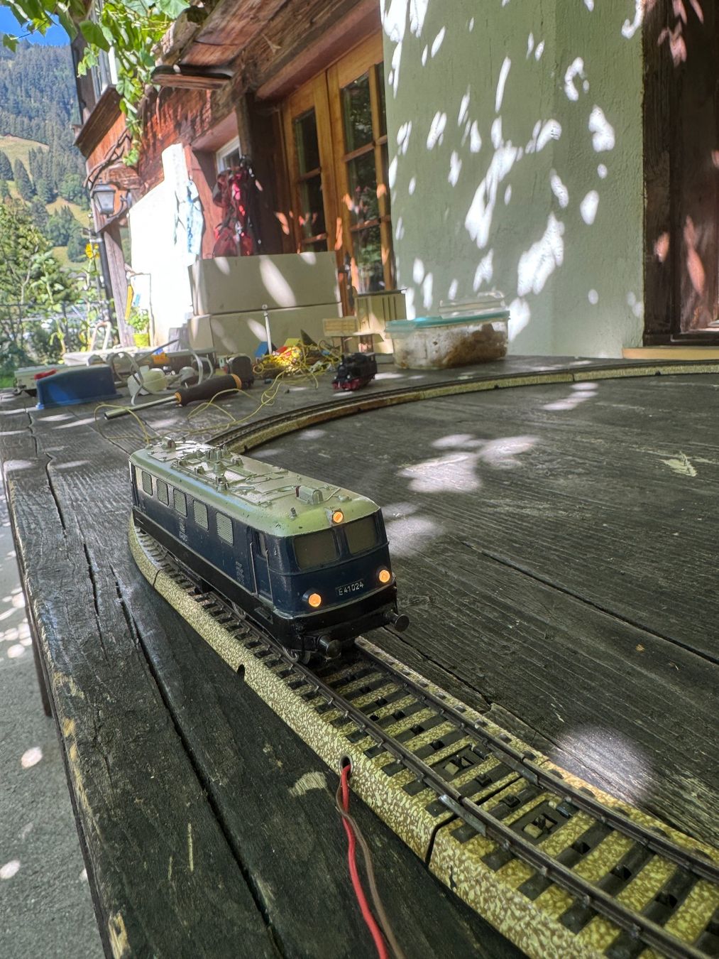 Märklin Trains électriques: Modelleisenbahn Waggons und Lokomotiven Konvolut gebraucht – D'occasion à St. Stephan par jalaxx 1