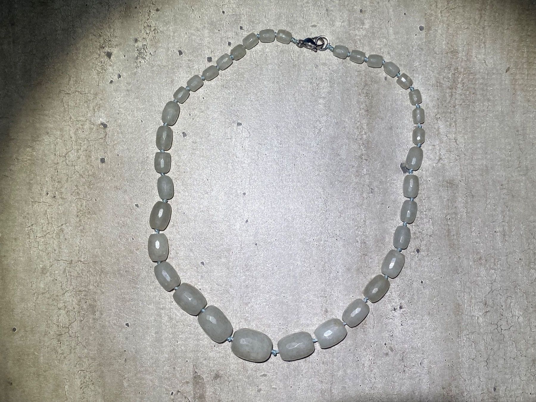 Catenine: weisse Jade - natürlich - Edelstein Halskette – Nuovo e nell'imballaggio originale da Laax GR venduto da krippenfiguren-laax 2