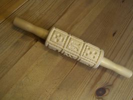 schönes Model (Rolle) Holz mit 12 Sujets