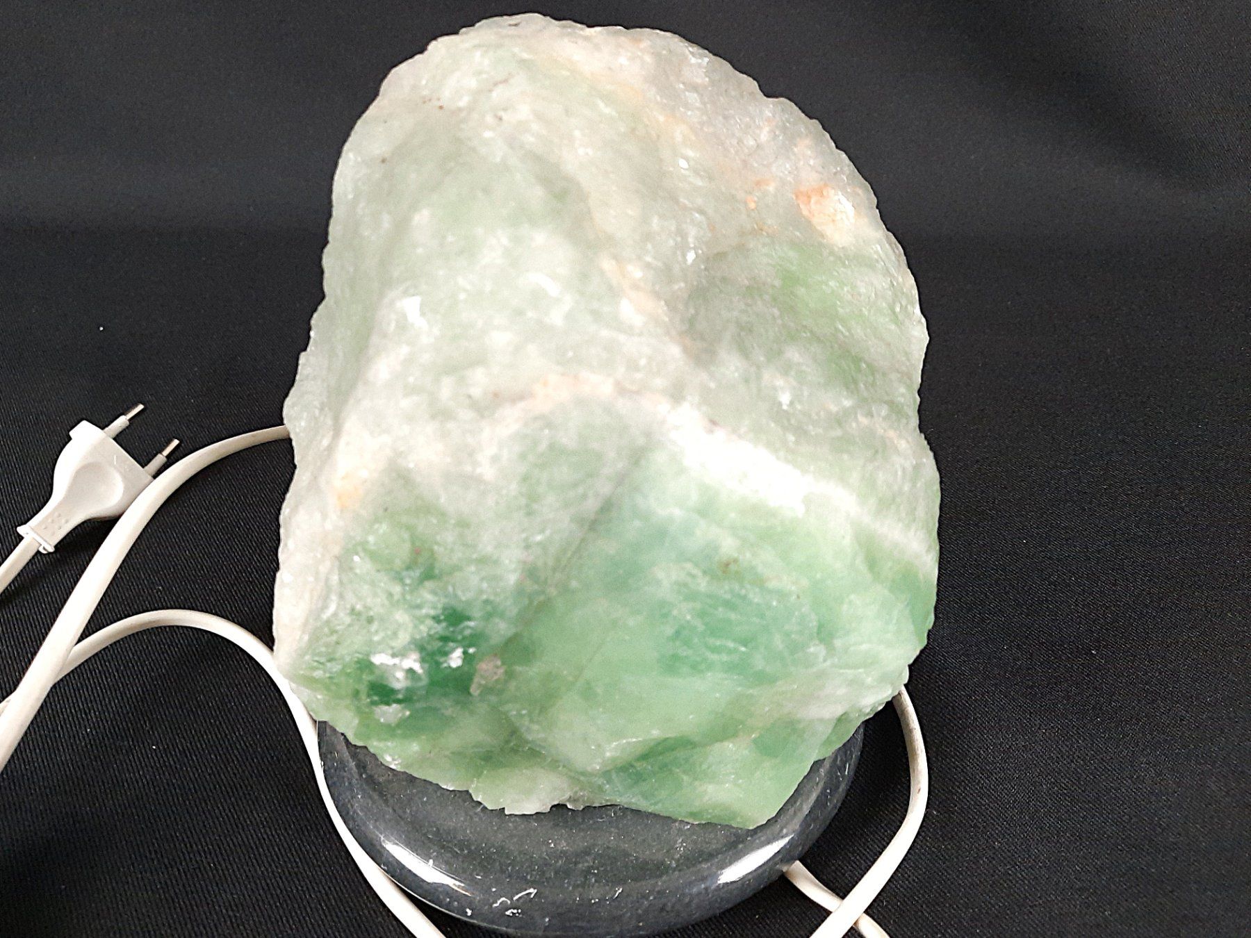 Lampade: Grüner Calcit/Fluorit Rohstein Lampe – Usato da Beinwil am See venduto da Restwert_Beinwil