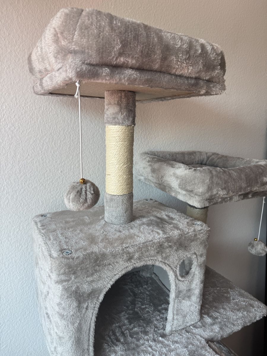 Tiragraffi: Cat tree scratching post grey multi-level,  NEW – Nuovo e nell'imballaggio originale da Effretikon venduto da expiredrice 2