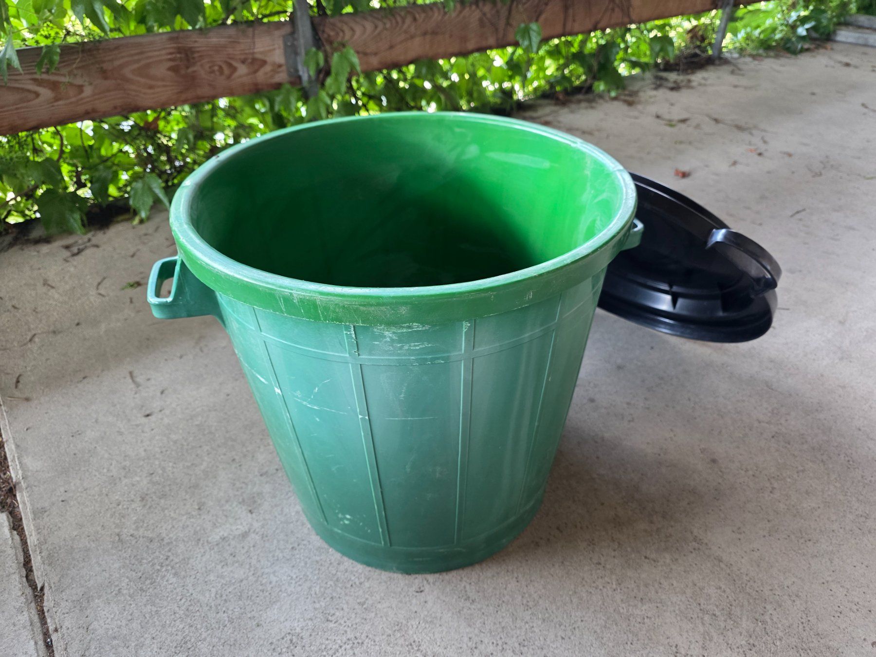Autres articles pour la maison: grüne Garten Tonne Abfall Wasser Eimer 51 cm – D'occasion à Walterswil BE par Lonitti 2