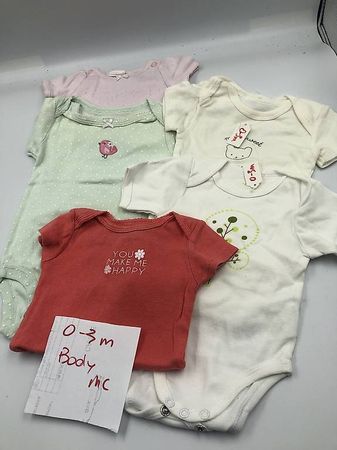 Divers vêtements bébé 0-3m vendu à l'unité