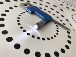 TOOL 4 IN 1 - LED LAMP - BOTTLE OPENER - KNIFE - KEY RING !