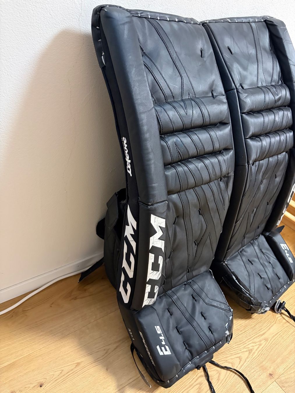 Ccm Protezioni & Imbottiture: CCM Beinschoner 33‘+1 – Usato da Wangen b. Olten venduto da PhilipS43 1