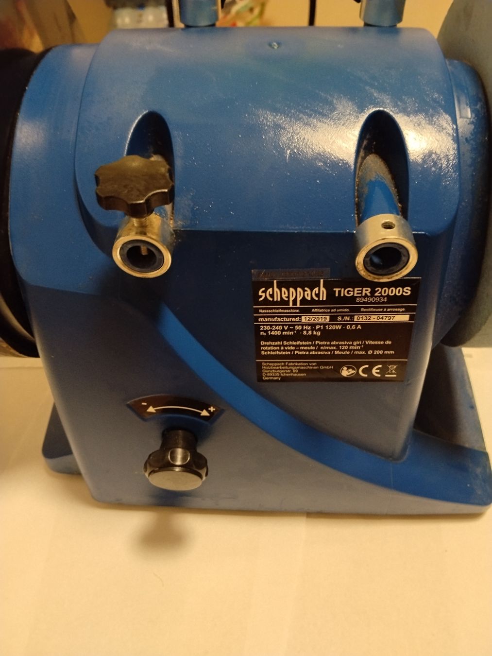 Scheppach Smerigliatrici & Lucidatrici: Grosse Scheppach Tisch Schleifmaschine Tiger 2000s – Usato da Biel/Bienne venduto da Vintage-timearts 1