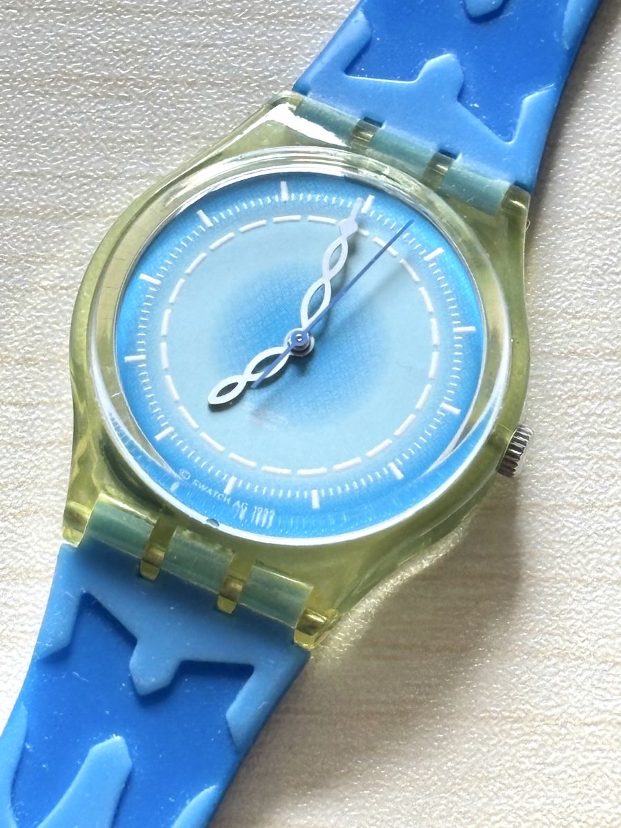 Swatch Orologi: Swatch Uhr blau transparent mit Muster  – Usato da Grenchen venduto da chththl