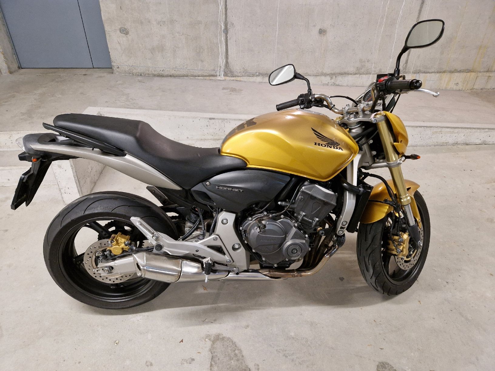 Honda Strada: Honda Hornet 600, Gold Edition – Usato da Grafenried venduto da ice_cream01 1