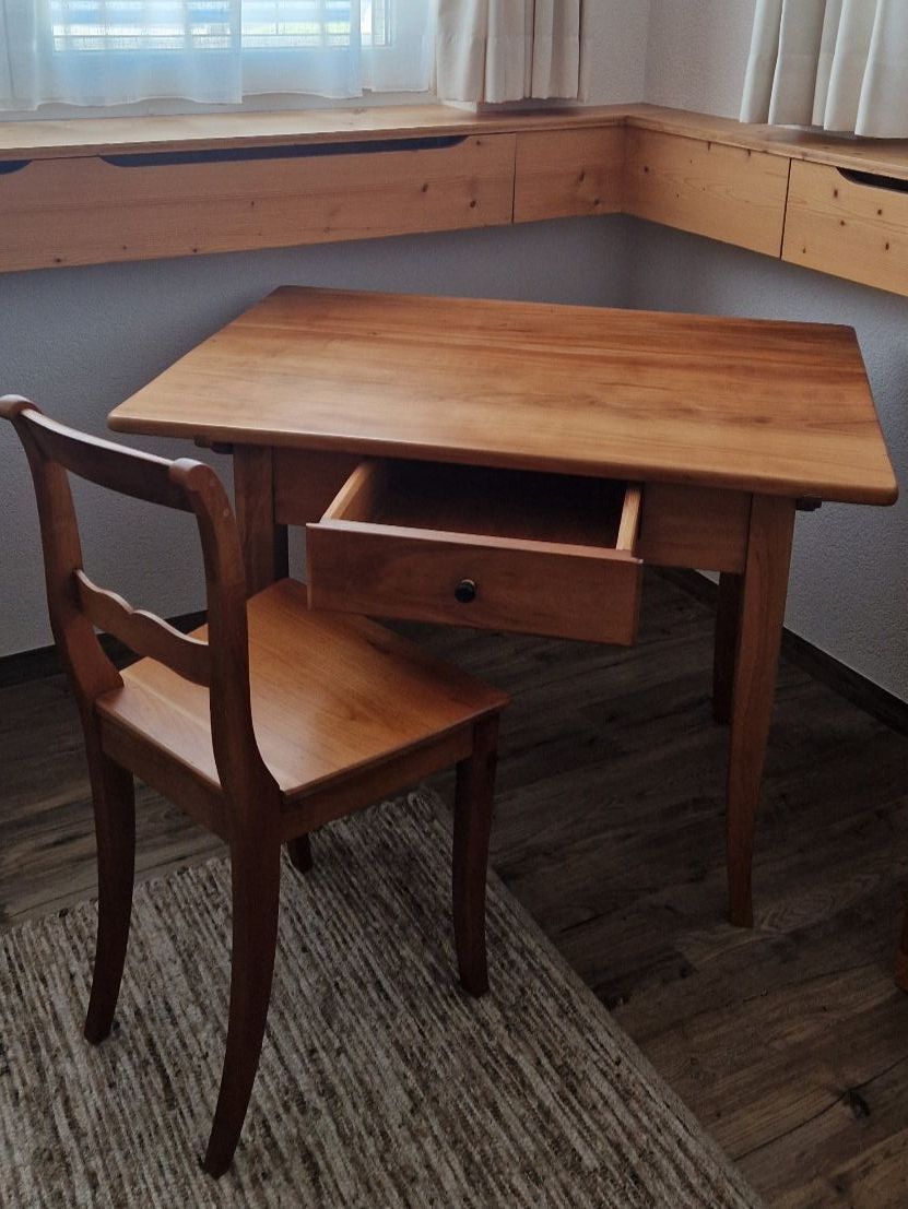 Set de table et chaises: Wunderschönes massives Kirschbaum-Tischset – D'occasion à Appenzell par artus-kreativ 2