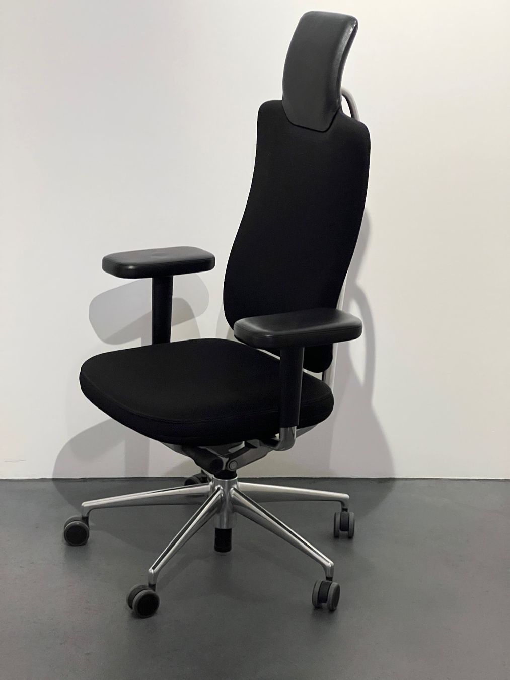 Vitra Stühle: Vitra Headline Bürostuhl – Gebraucht aus Hofstetten SO von  2
