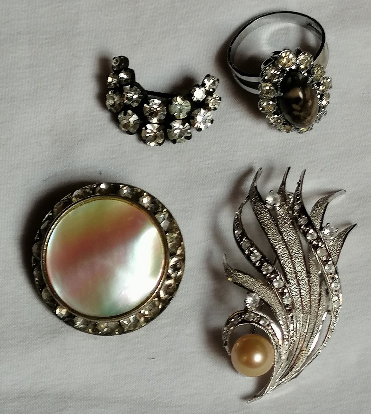 Spille & Fermagli: Modeschmuck 3 Broschen /1 Ring mit Stein – Usato da Oberriet SG venduto da Atir47 1