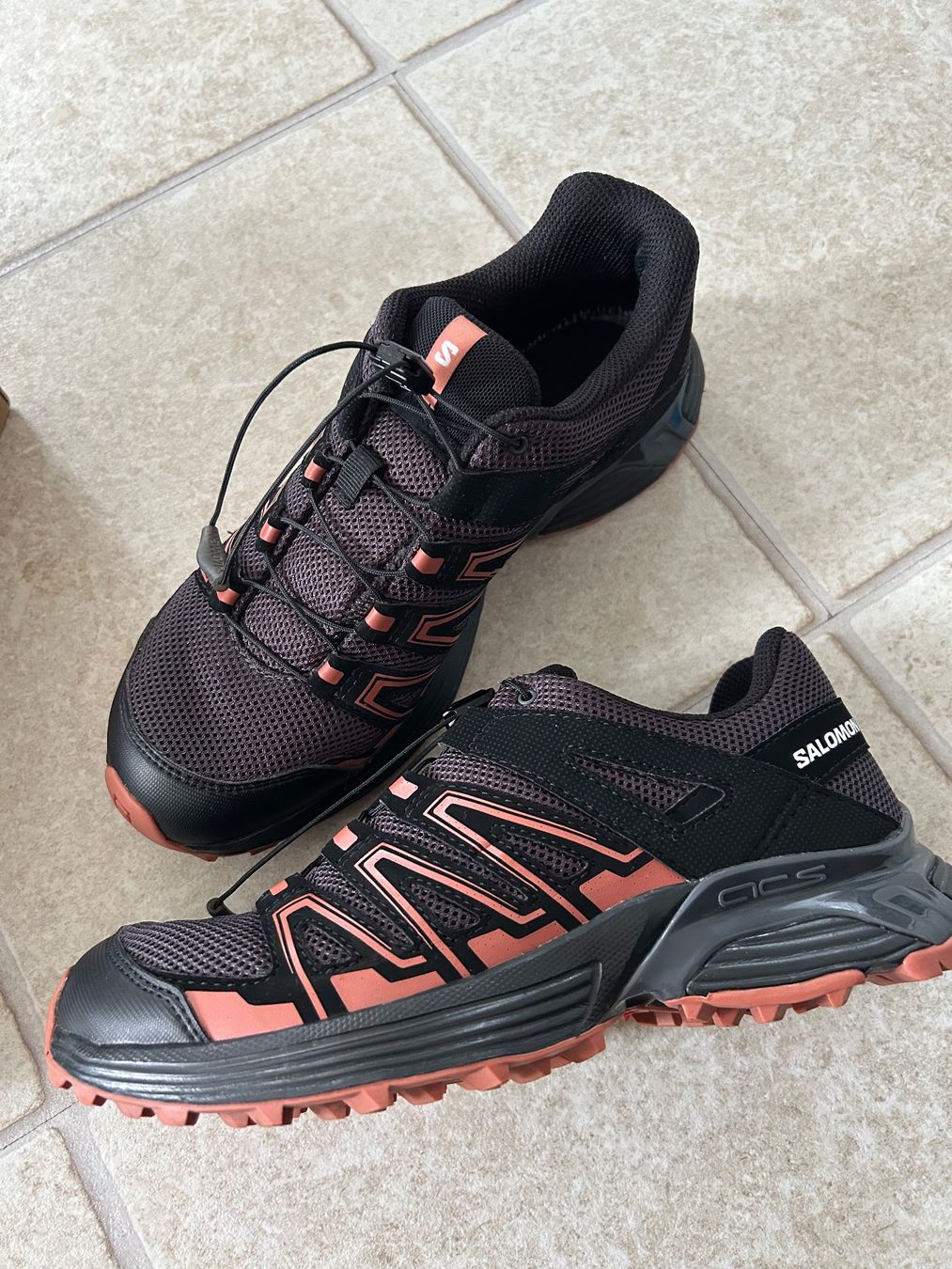 Salomon Scarpe da donna: Baskets Salomon comme neuves, pointure 39 1/3 – Usato da Courroux venduto da Yermakova 1