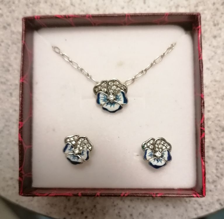 Autres bijoux: Schmucks et "Stiefmütterchen" – D'occasion à Kriens par jamal012