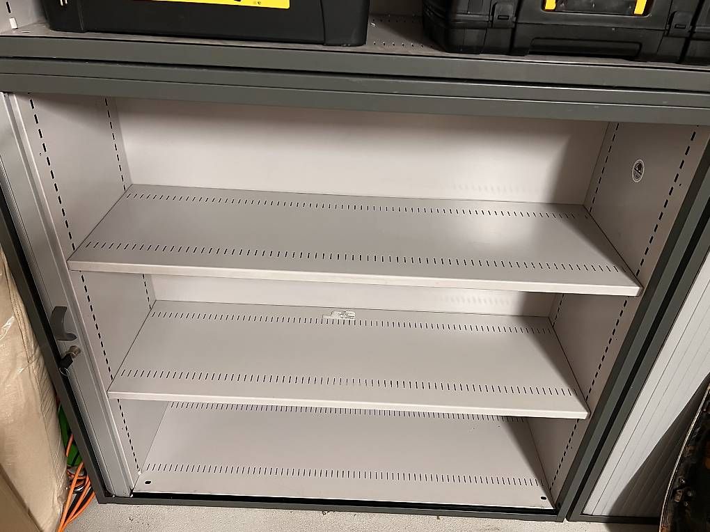 Lista Armadi: Lista Schienen für Metalschrank – Usato da Münchwilen TG venduto da LuDeAn 2