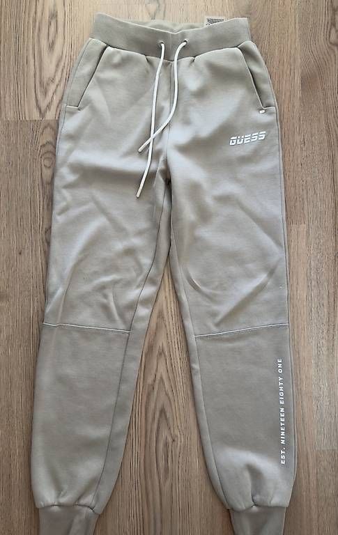 Anzüge, Sport- & Funktionsanzüge: GUESS TRAININGSANZUG SET XS – Gebraucht aus Amriswil von deli20 3