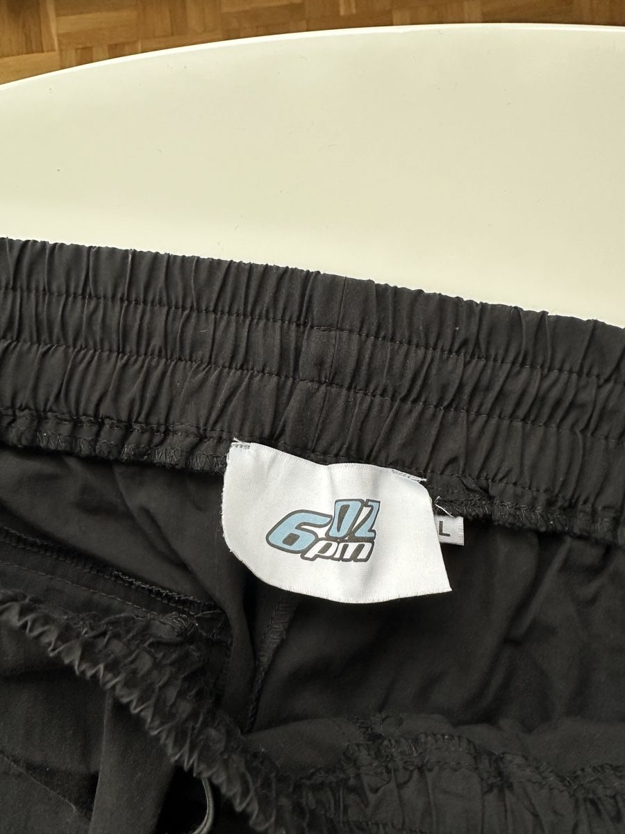 6PM Pantaloni: 6PM x OZ Hose, Schwarz, Grösse M – Nuovo (secondo la descrizione) da Winterthur venduto da nic_r7kj 1