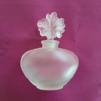 Hübsches Vintage Parfümflakon mit Blumenverschluss, Glas