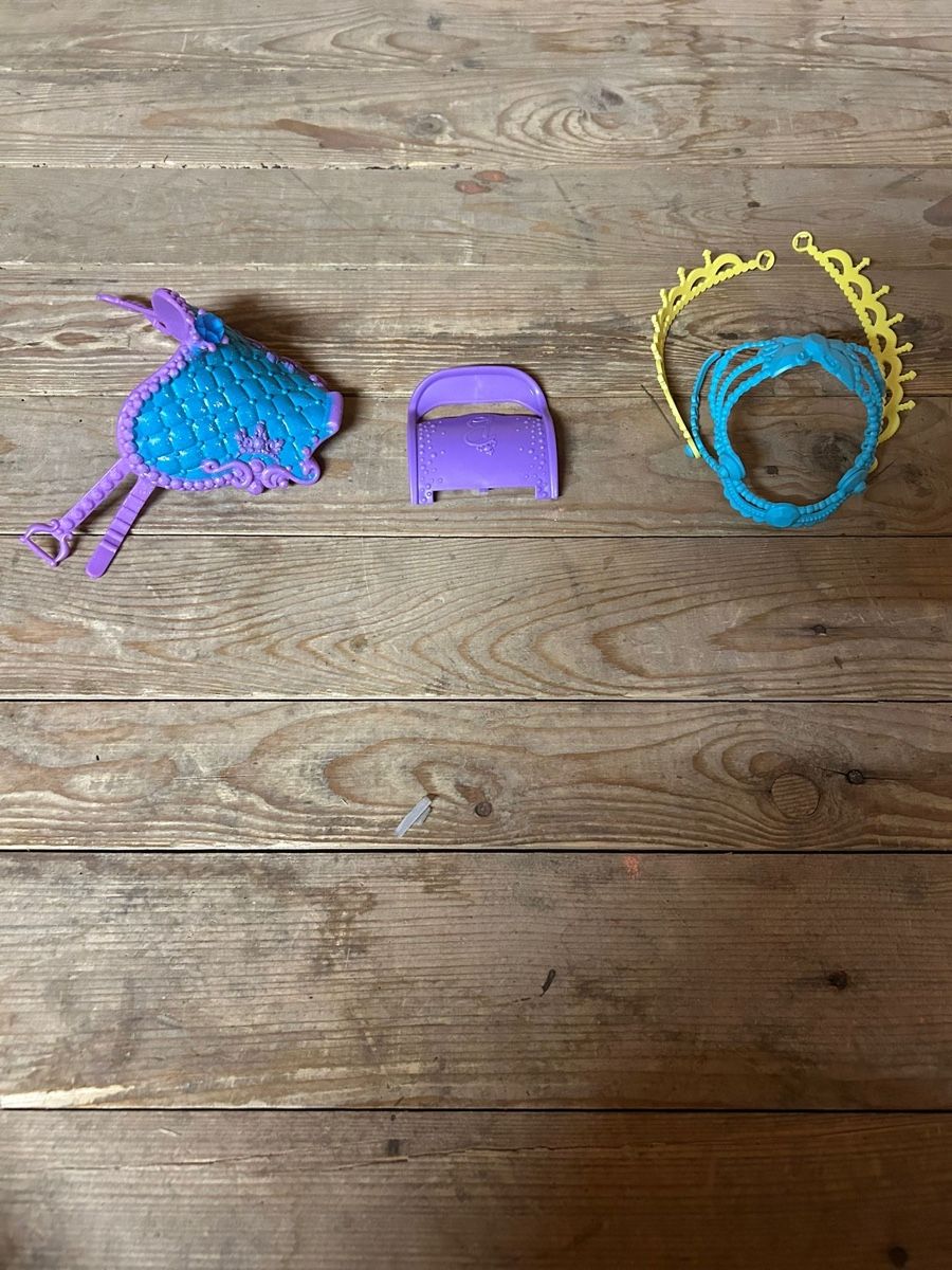 Spielzeuge: Barbie Kutsche und Pferd. – Gebraucht aus Farnern von Nalanik 8
