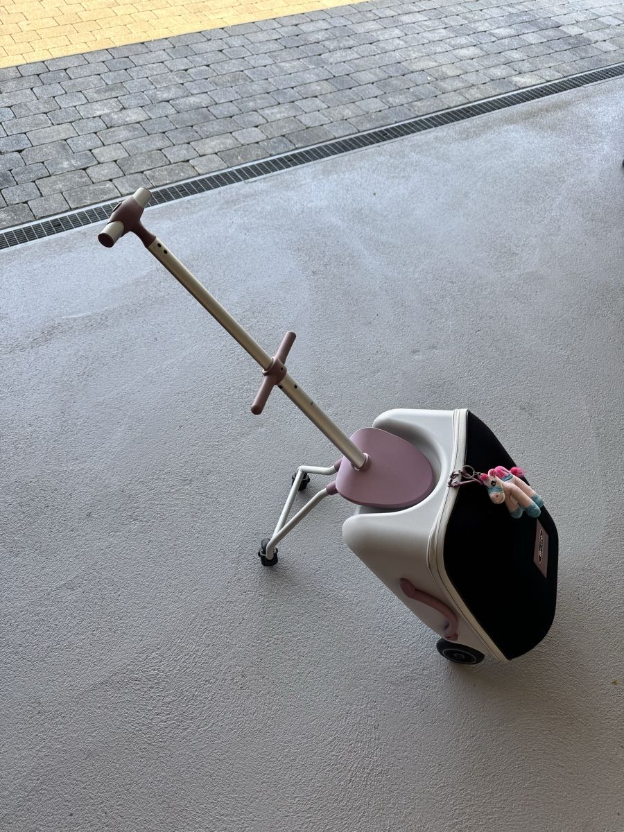 Micro Sonstiges zu Aviatik: Micro Kindertrolley mit Fahrfunktion  – Gebraucht aus Richterswil von Xy43 2