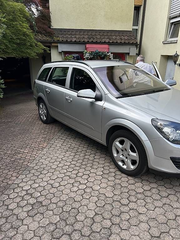 Opel Automobili: Opel Astra Kombi Automatik – Usato da Zumikon venduto da pangst 1