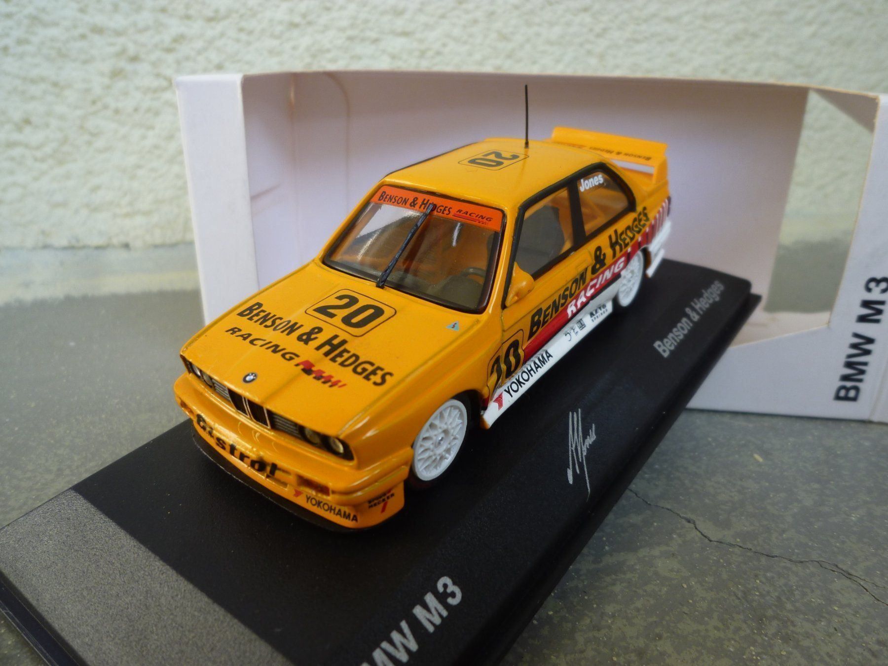 BMW Modellini d'auto: BMW M3 (E30) Benson&Hedges – Nuovo e nell'imballaggio originale da Flawil venduto da Imperiosud 4