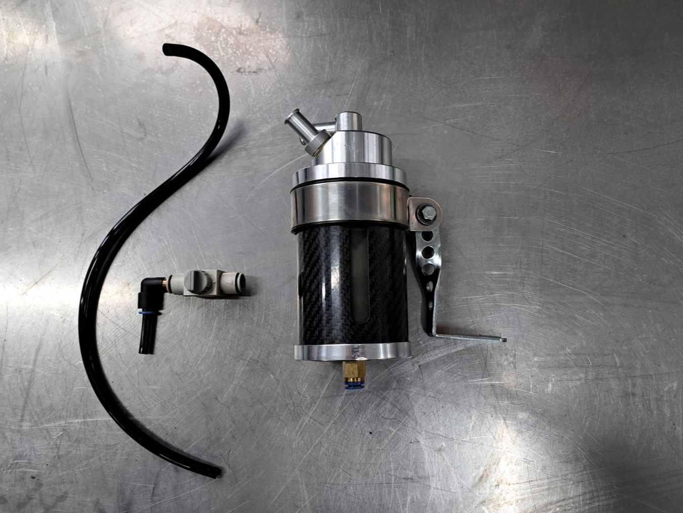 Sonstiges Fahrzeugzubehör: Gebrauchter Öl-Catchtank von Simota – Gebraucht aus Oberstammheim von Garage_Kienast