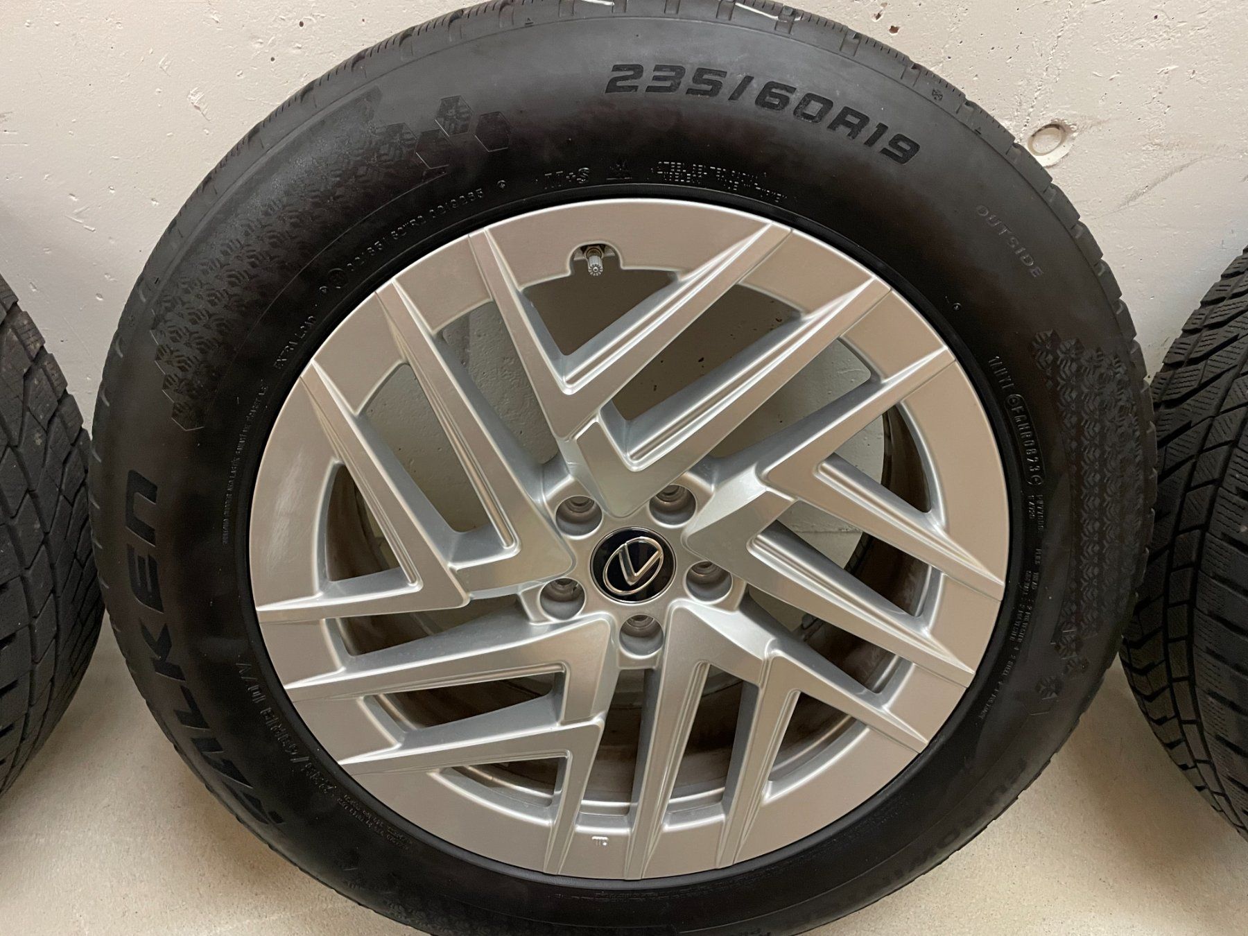 Lexus Pneumatici & Ruote complete: Lexus RX 2025 Winterräder 235/60R19 – Usato da Rheinfelden venduto da Piotr73 3