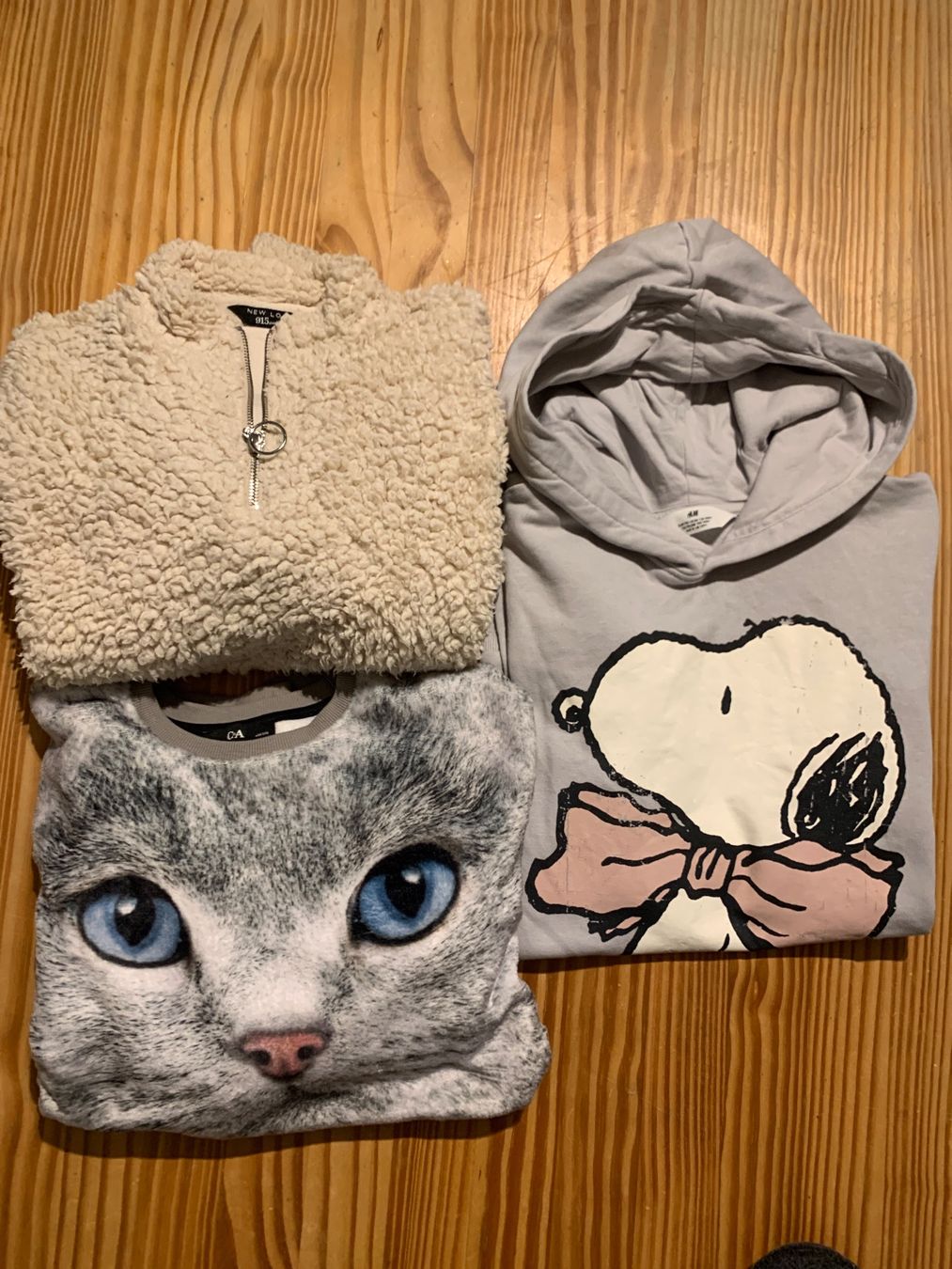 Maglioni & Felpe: 3 Pullis im Set! Snoopy, Katze und Teddyfleece, Gr. 170 – Usato da Bonaduz venduto da padia3