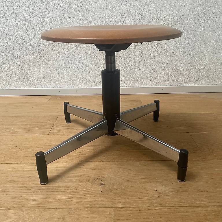 Giroflex Sgabelli: Drehhocker | Hocker | Werkstatthocker von Stoll Giroflex – Usato da Aarburg venduto da Qin3ze