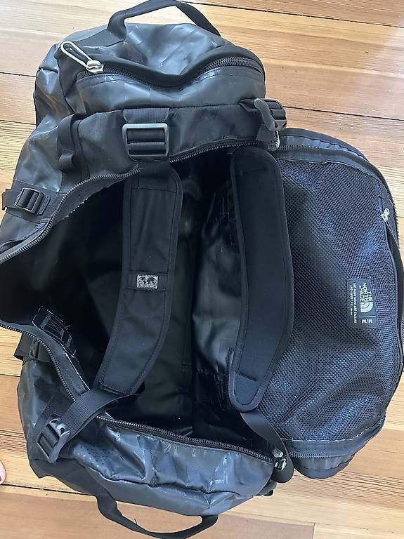 North Face Zaini: The North Face Base Camp Duffel M/M  Flag print – Usato da Kirchberg SG venduto da medea014 1