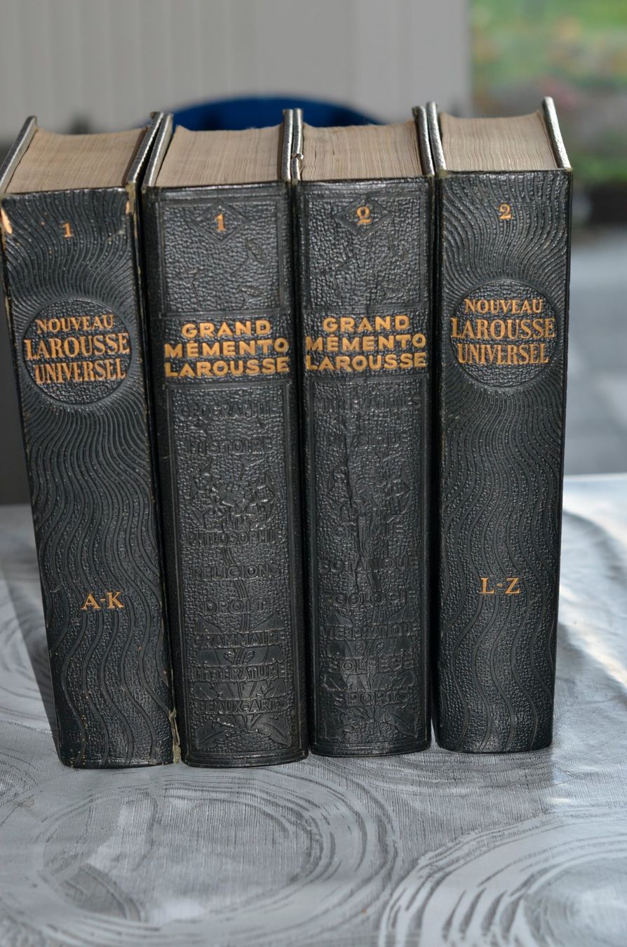 Bücher: LAROUSSE universel 1948/1949, encyclopédique 1936/1937 – Gebraucht aus Renan BE von myc_l5d6 1