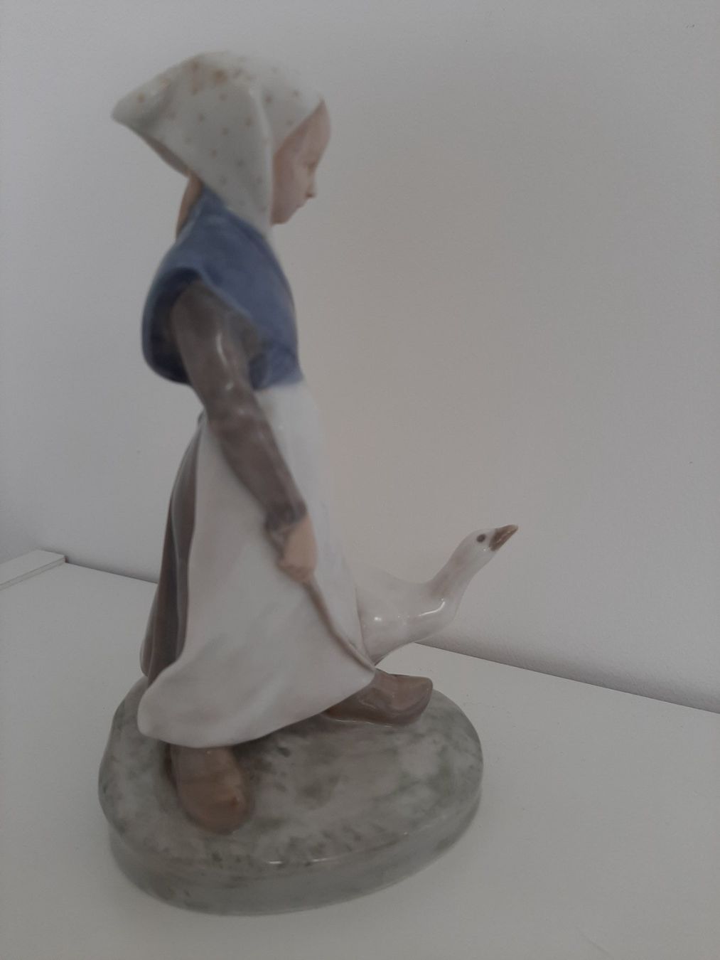 Royal Copenhagen Figuren: Die Gänsehüterin Royal Copenhagen Figur – Gebraucht aus Hinwil von Chnap 2